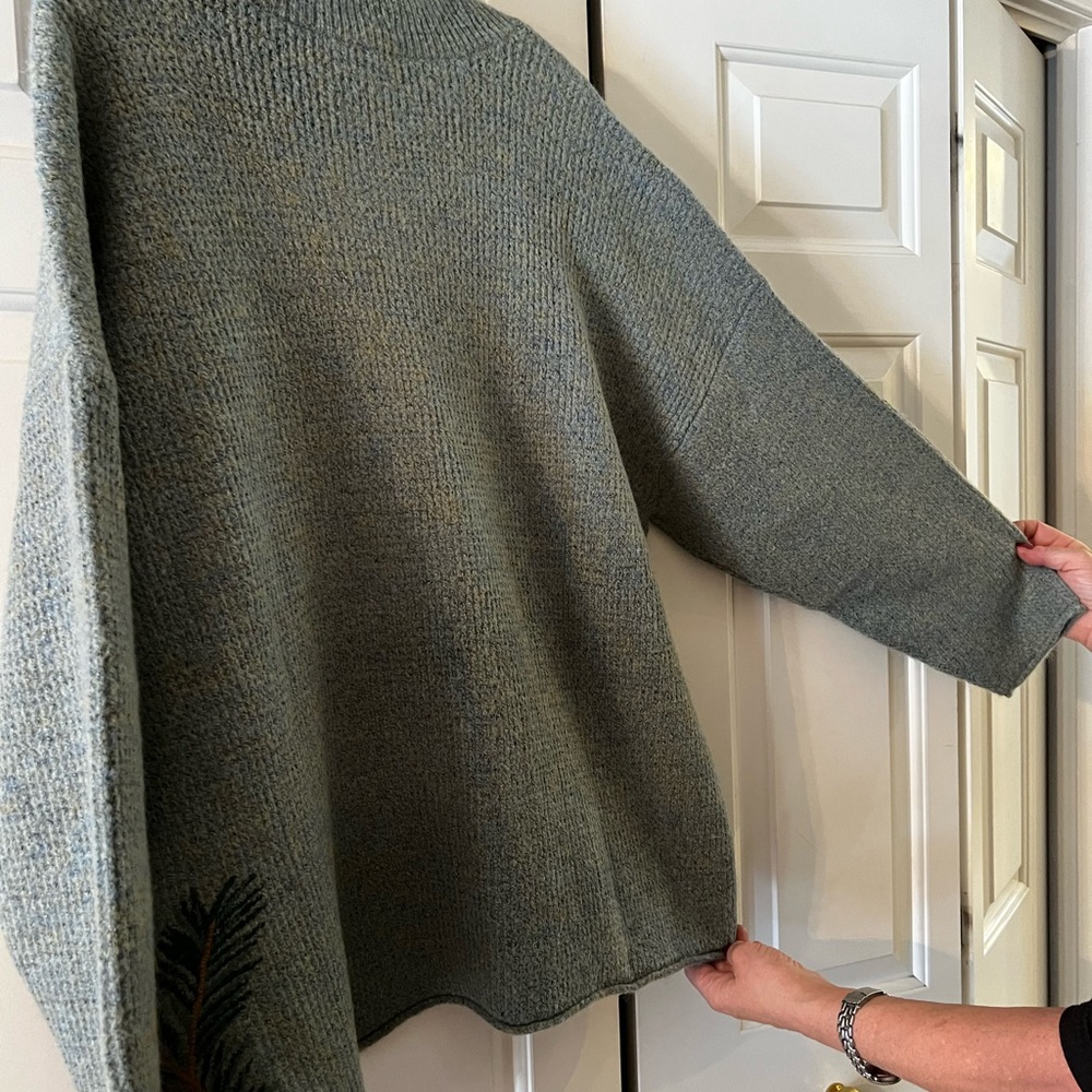 Coldwater Creek beautiful green Sweater with Pine Tree Motif - Picture 7 of 7